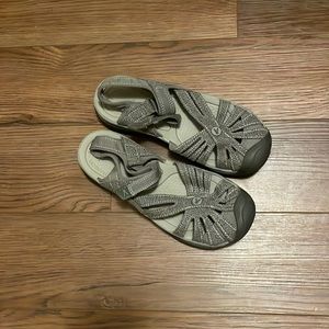 Size 7 women’s Keen outdoor shoes